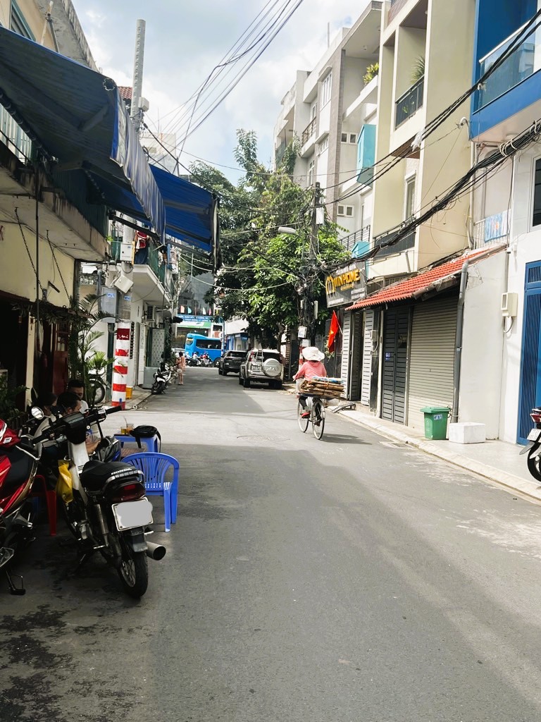 MẶT TIỀN HẺM XE TẢI THÔNG CỘNG HOÀ, 3 tỷ 05 NGAY GA T3 3