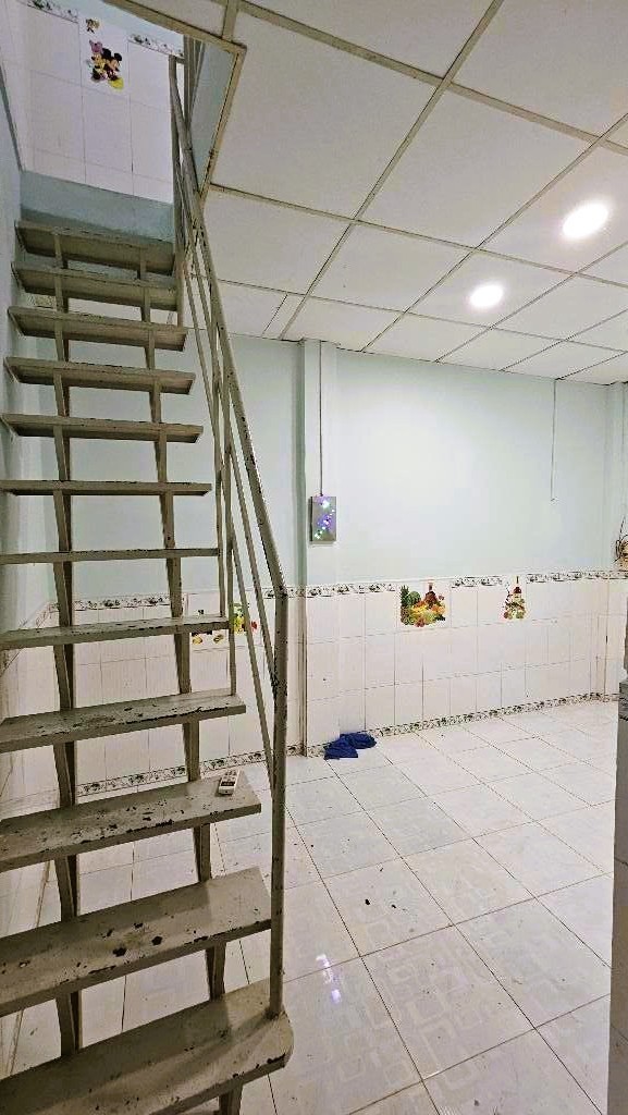 NHÀ 2 TẦNG NGUYỄN TRỌNG TUYỂN, GIÁP PHÚ NHUẬN, NHỈNH 1 TỶ SHR 2