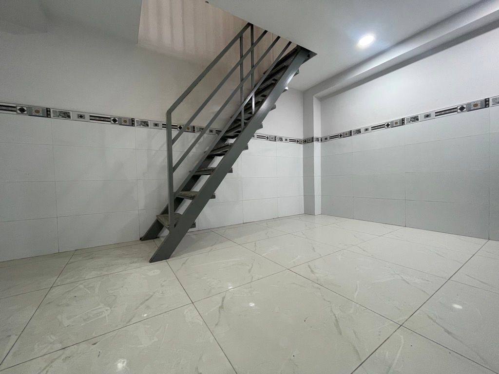 NHÀ 3 TẦNG NI SƯ HUỲNH LIÊN HXH, HƠN 2 TỶ