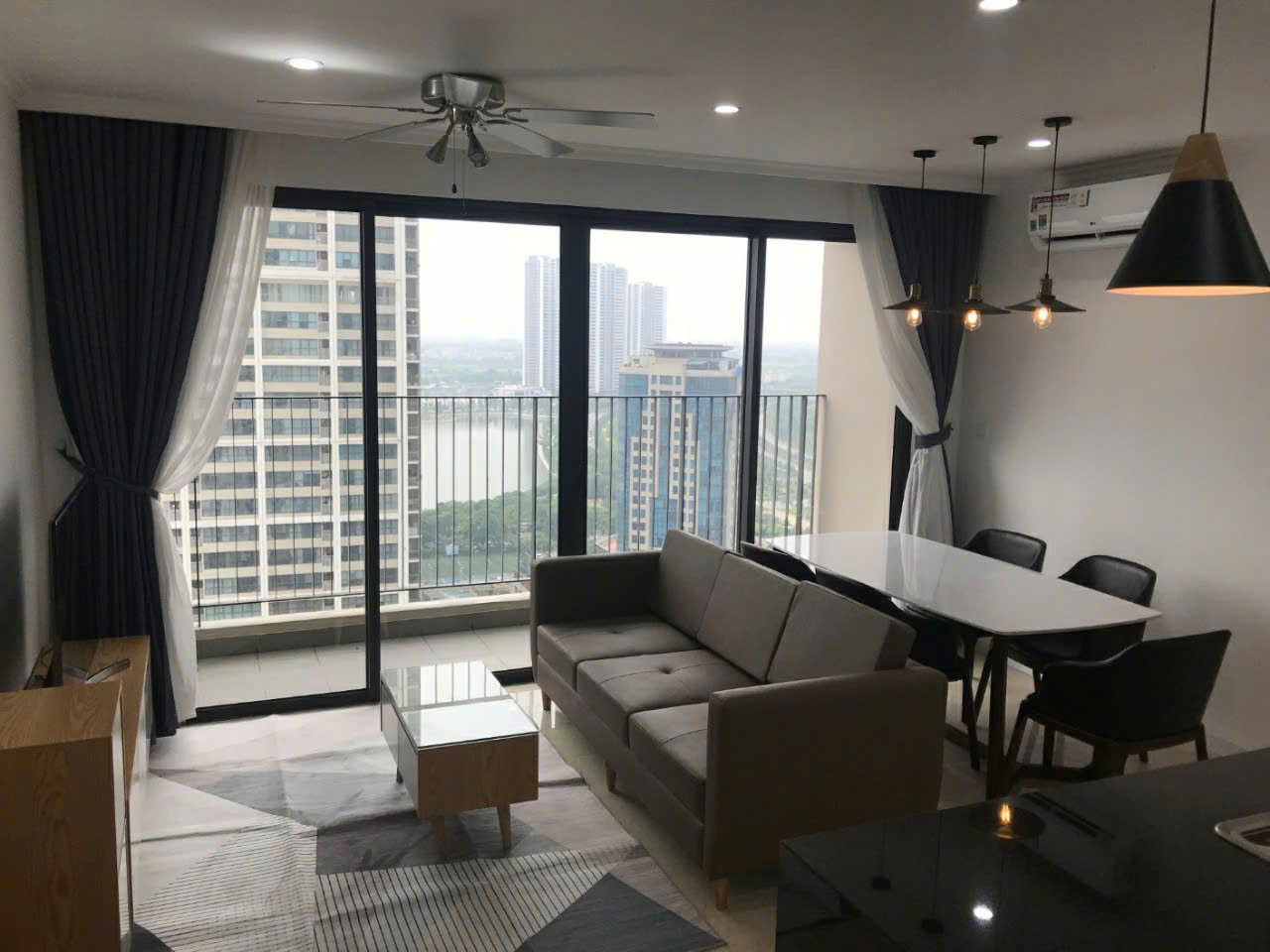 Bán 3PN VINHOMES D'CAPITALE, Trục đẹp view phố giá 11.x tỷ