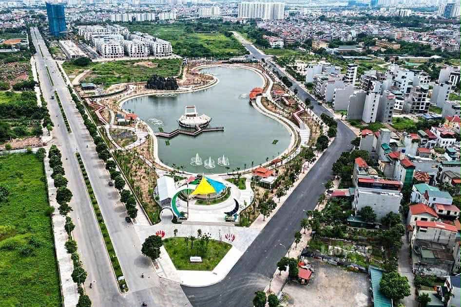 bán nhà Ngọc Thuỵ, 160m, MT 7.8m, gần trường chợ, ôtô 7 chỗ để trong sân
