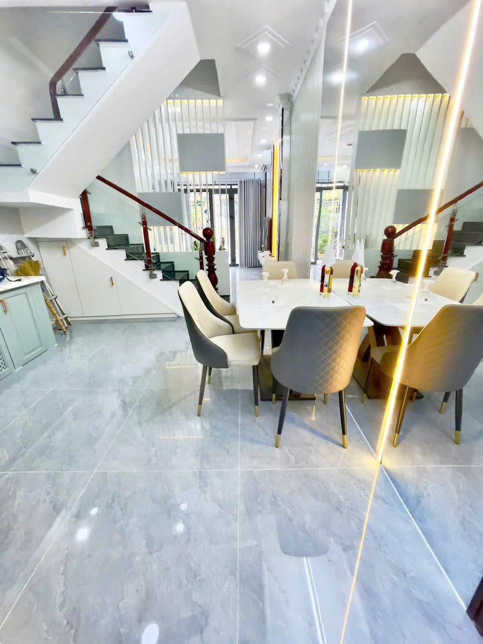 NHÀ 3 TẦNG, XE TẢI ĐỔ CỬA, CẠNH PHÚ MỸ HƯNG, SÁT MẶT TIỀN, CHỈ HƠN 5 TỶ 3