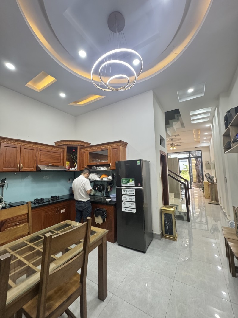 Bán nhà đường  Bưng Ông Thoàn, Phú Hữu, Q9, TP HCM. DT 81m2, 4 tầng. Giá  8.9 tỷ, SH - 0933125879 3