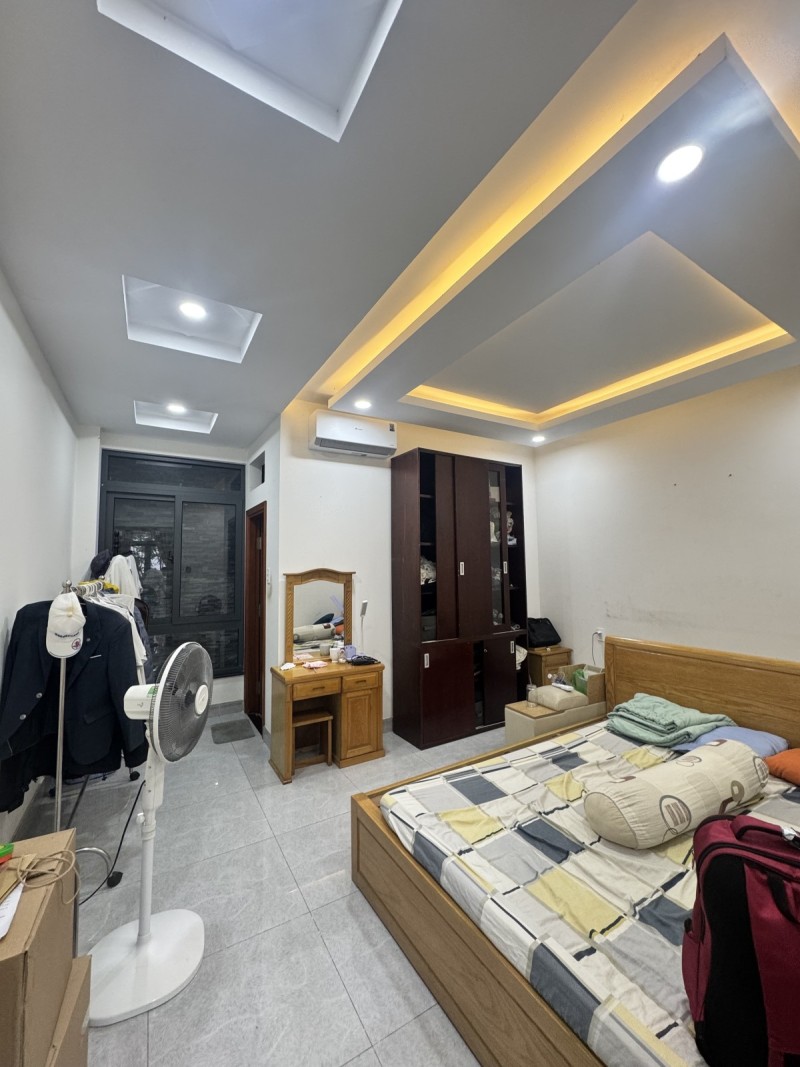 Bán nhà đường  Bưng Ông Thoàn, Phú Hữu, Q9, TP HCM. DT 81m2, 4 tầng. Giá  8.9 tỷ, SH - 0933125879 4