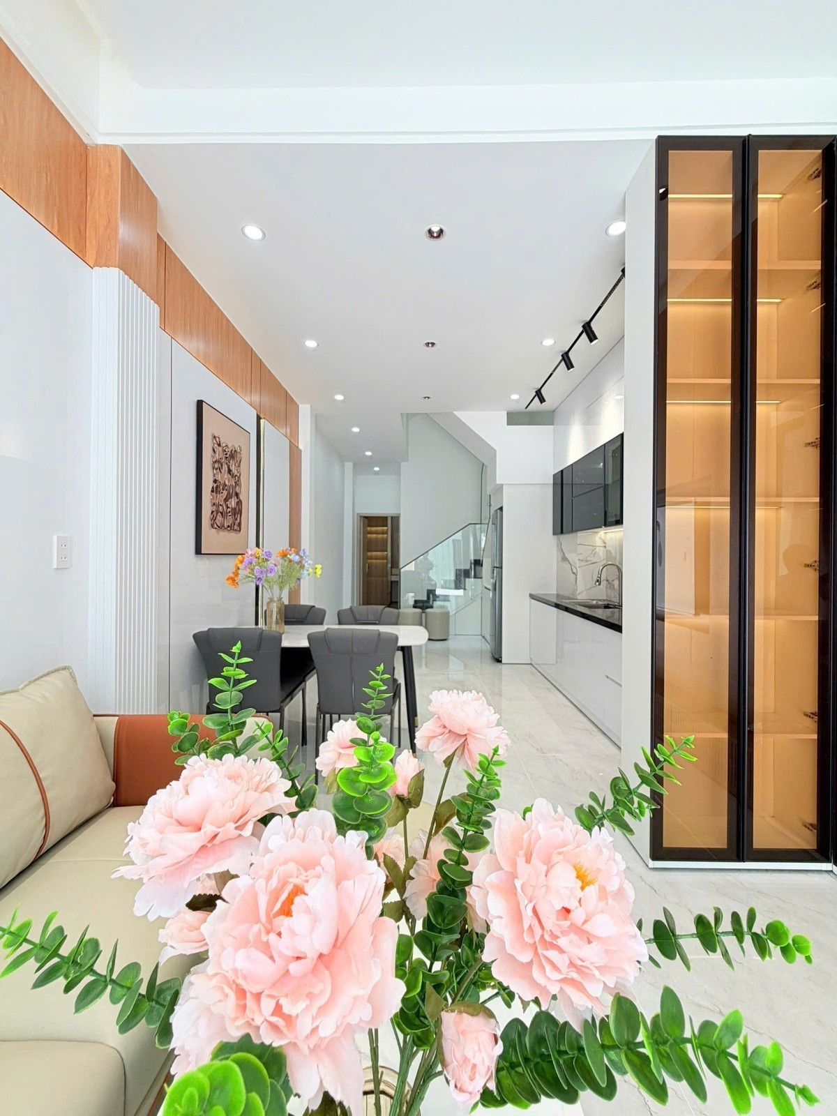 Nhà 3 tầng Nguyễn Đình Tựu, 70m2, kiệt ô tô, full nội thất, giá 5.5 tỷ 2