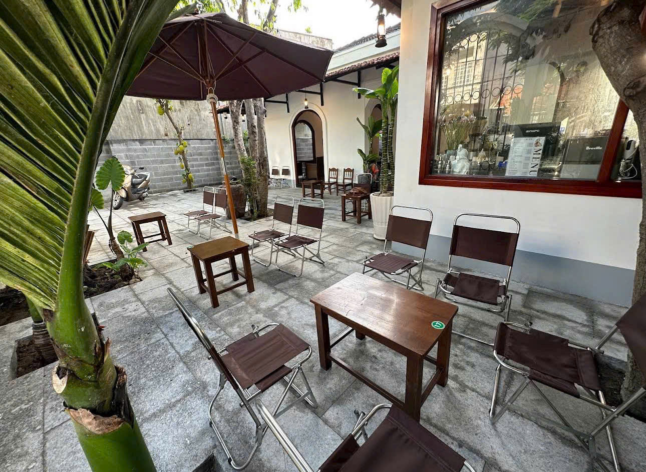 Nhà Cách Biển 100m Sẵn Mô Hình Kinh Dôanh Cafe Ngang rộng 13m Giá rẻ 5