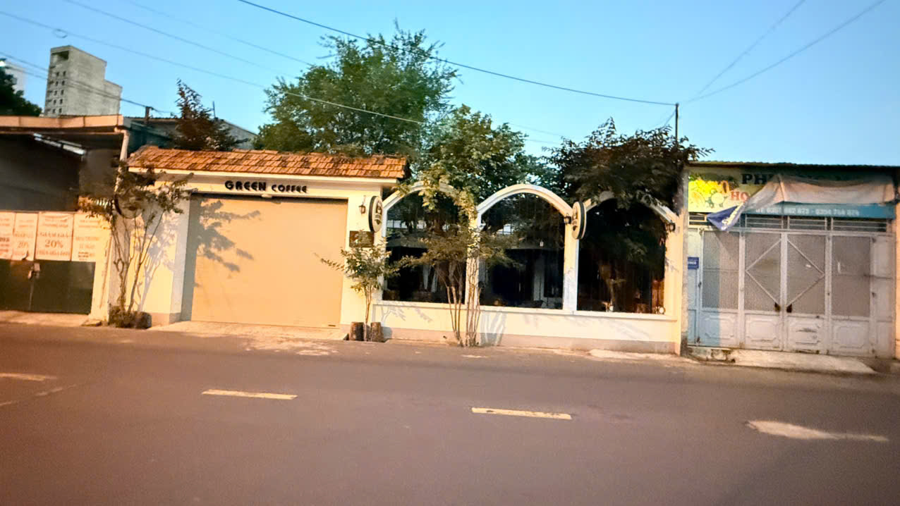 Nhà Cách Biển 100m Sẵn Mô Hình Kinh Dôanh Cafe Ngang rộng 13m Giá rẻ 4