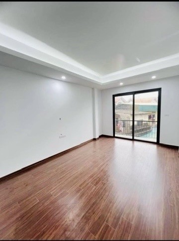 bán nhà Cổ Linh-Bát Khối, 5 tầng, 4 ngủ khép kín, gara, ôtô đỗ cửa 2