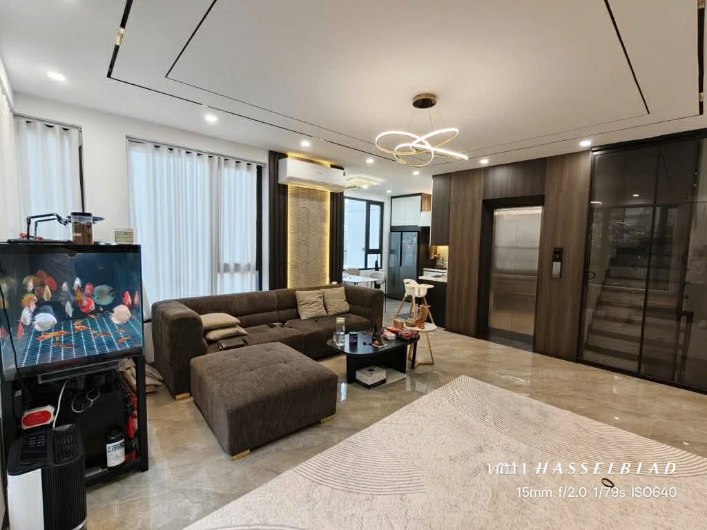 nhà đẹp Nguyễn Văn Cừ, lô góc,6 tầng  thang máy, ôtô vào nhà 3