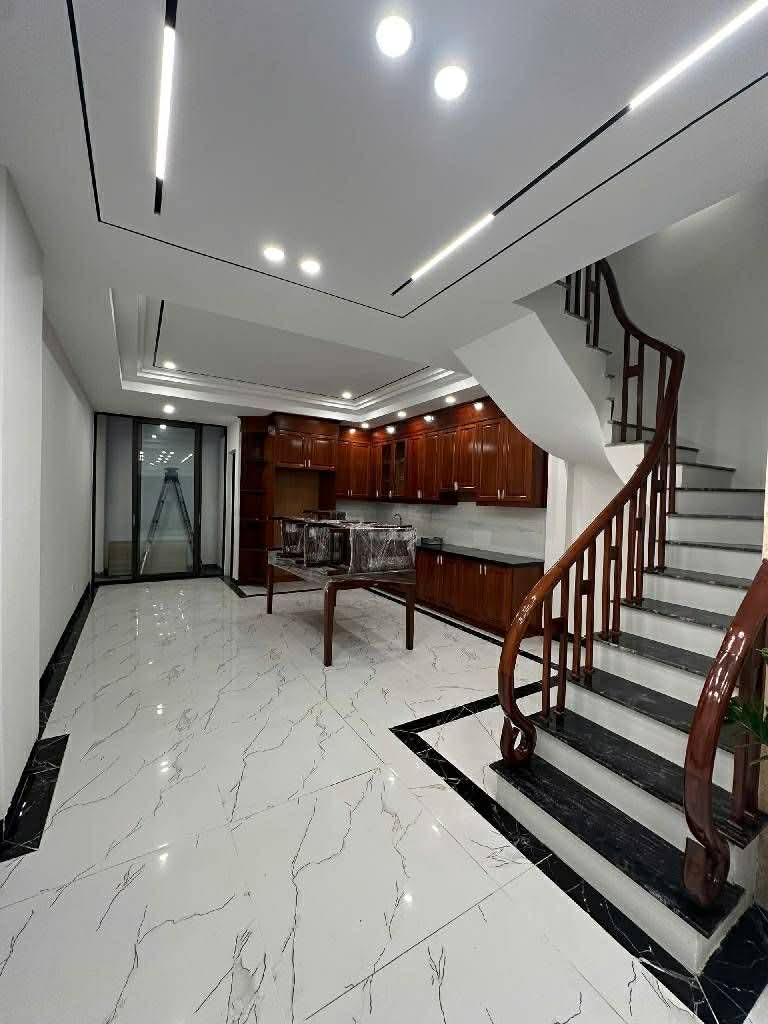 nhà đẹp Ngọc Lâm, 80m x 6 tầng, MT 4.8m, gara, thang máy, full nội thất 4