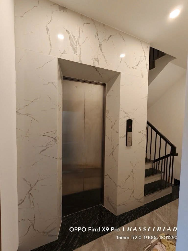 nhà đẹp Nguyễn Văn Cừ, lô góc,6 tầng  thang máy, ôtô vào nhà 4