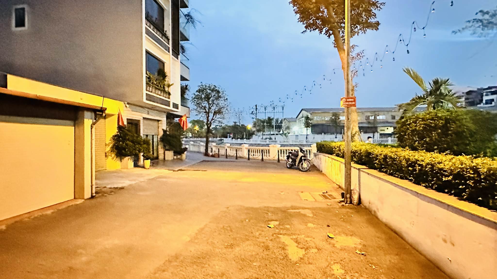 nhà đẹp, phân lô Lâm Hạ, ôtô tránh, gara 7 chỗ, thang máy, full nội thất