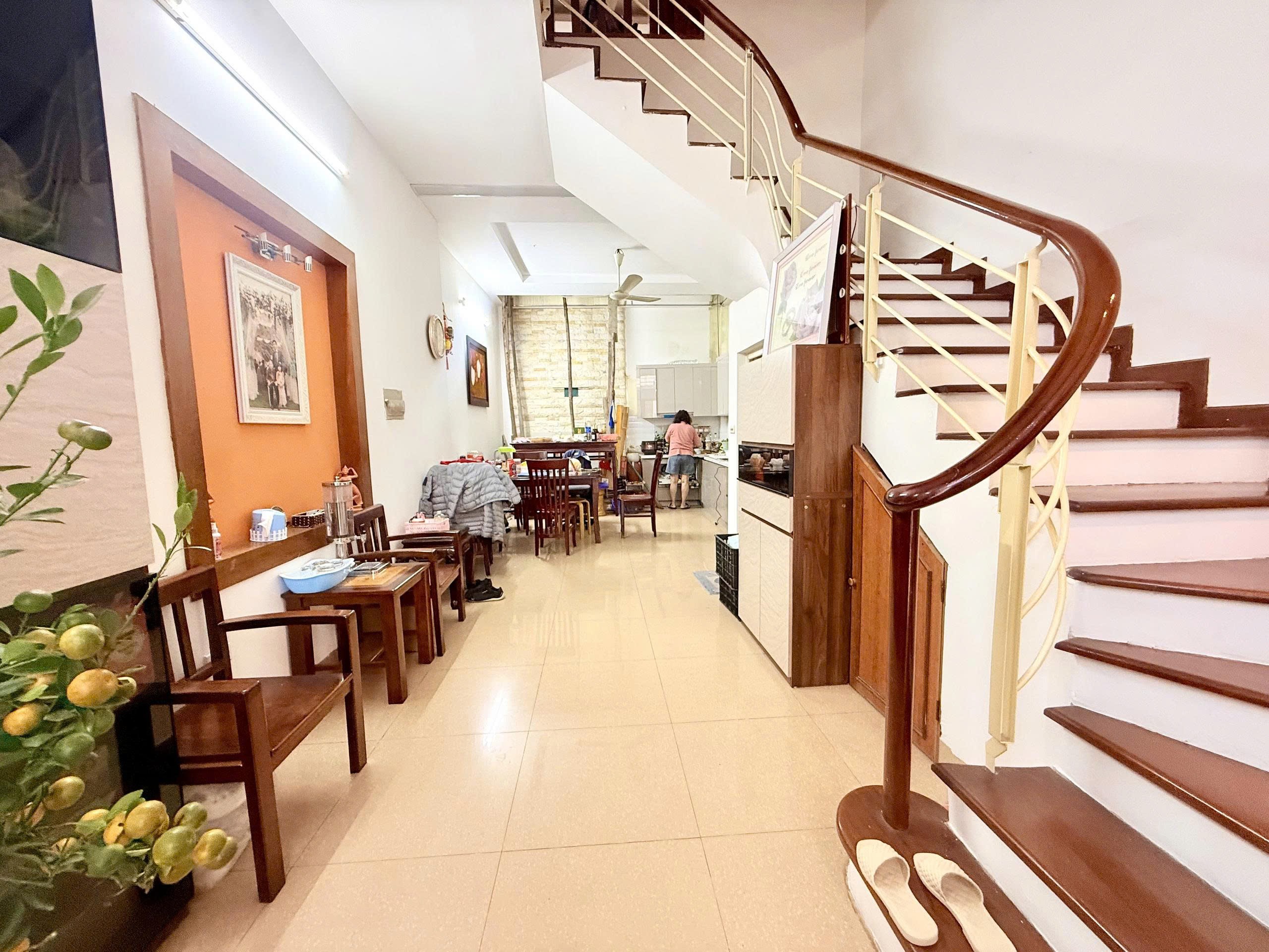 Bán nhà Kim Ngưu 51m2. 4 tầng. mặt tiền 4.2m. giá 14.5 Tỷ Hai Bà Trưng Hà Nội 2