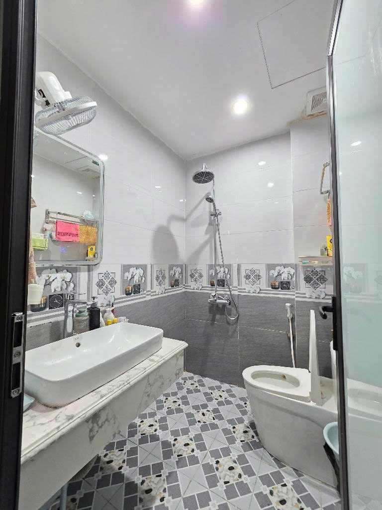 Cần bán Nhà mặt tiền đường Tân Mai, Phường Tân Mai, Diện tích 34m², Giá 4.65 Tỷ 2