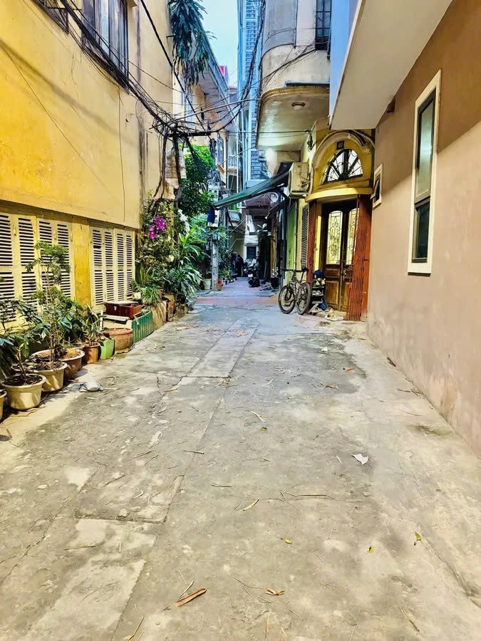 Bán Nhà Thọ Lão 40/43m2.  4 tầng. mặt tiền 4m. giá 12 Tỷ Hai Bà Trưng Hà Nội