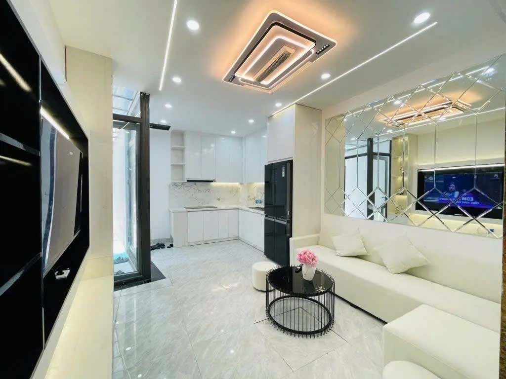 Bán Nhà Định Công Hạ 38.5m2. 6 tầng. mặt tiền 4m. giá 8.7 tỷ Hoàng Mai Hà Nội