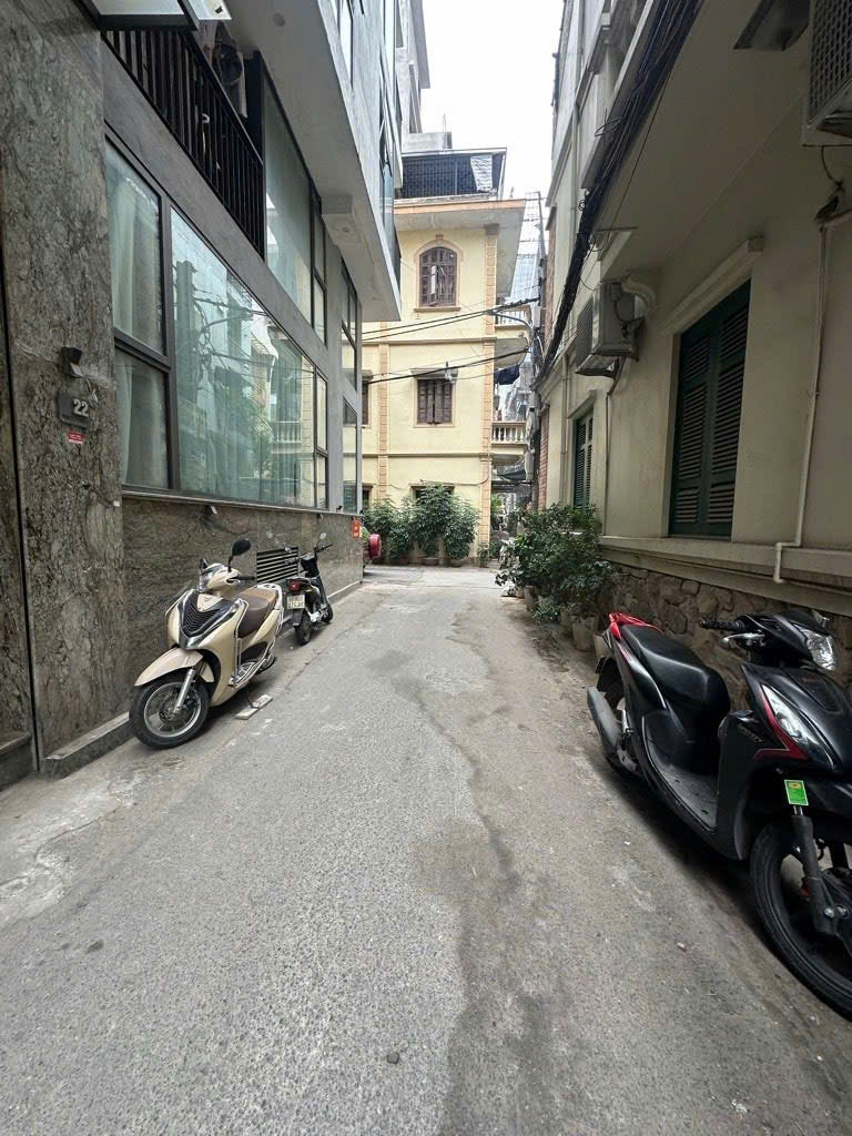 Cần bán Nhà mặt tiền đường Phương Mai, Phường Kim Liên, Diện tích 50m², Giá 21 Tỷ 5