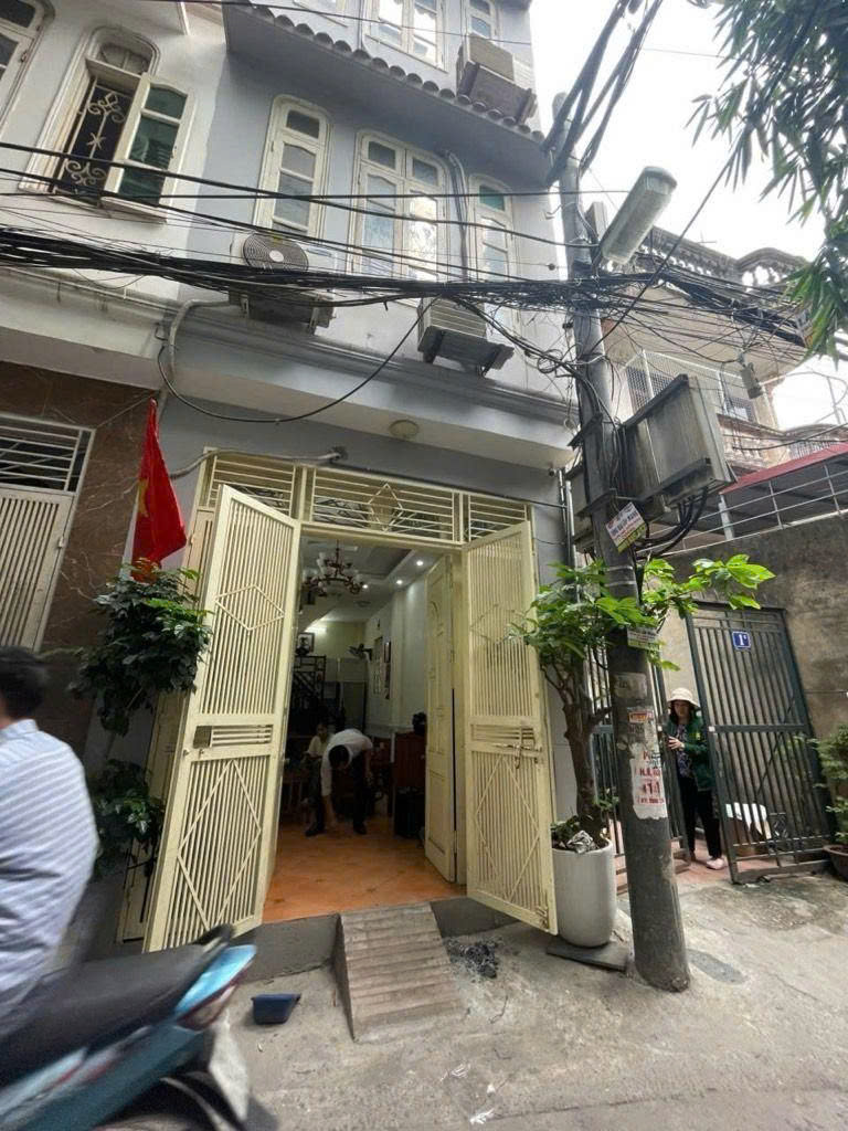 Cần bán Nhà mặt tiền đường Hoàng Mai, Phường Hoàng Văn Thụ, Diện tích 35m², Giá 8.2 Tỷ 6