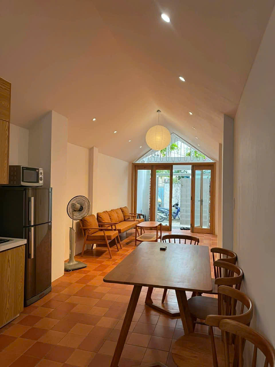 Nhà Mới 3 Tầng Sát Biển 100m – Ô Tô Tận Cửa – Full Nội Thất – 11 Tỷ 5