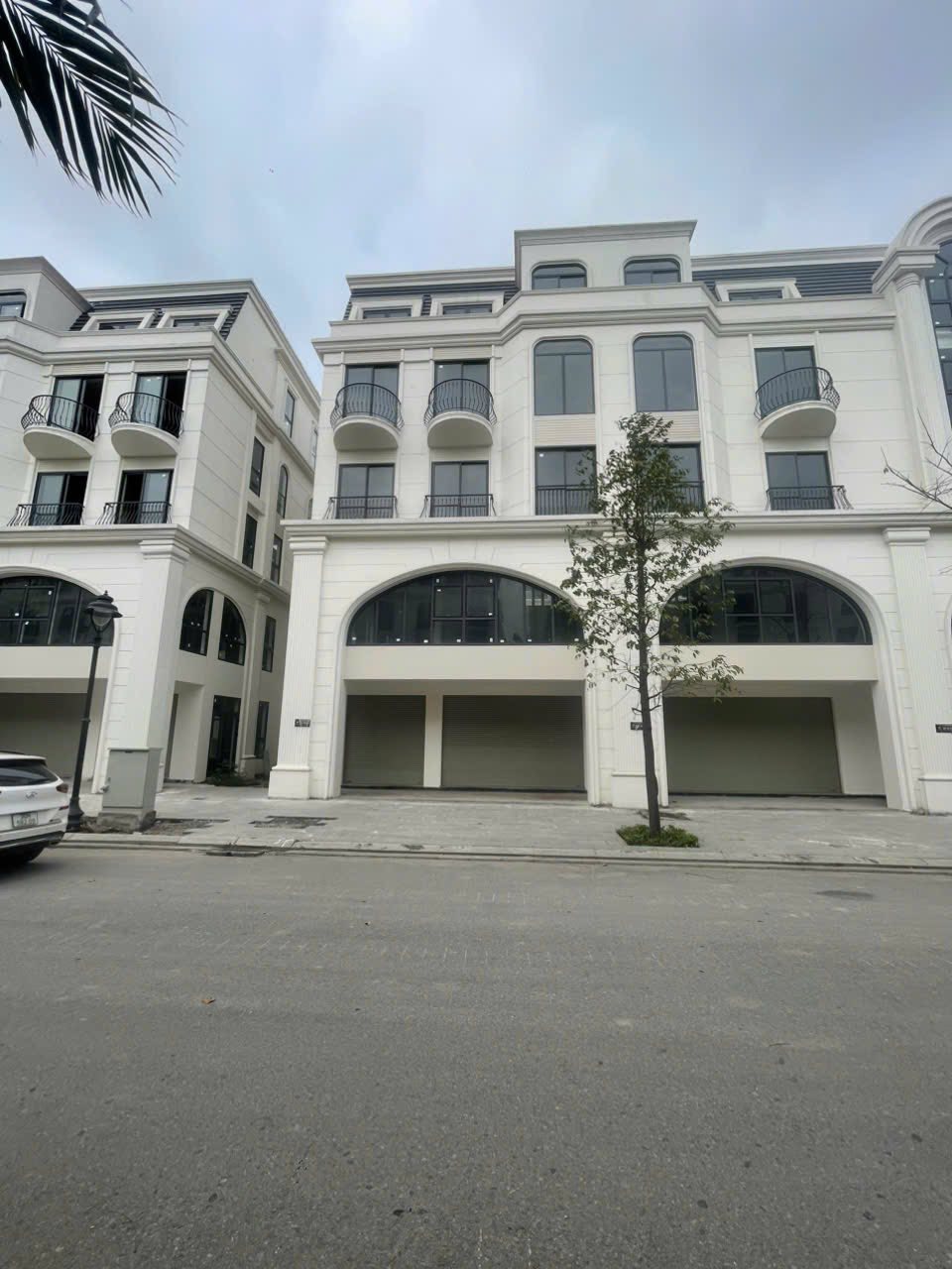 chính chủ cần bán căn LK hinode royal park,đường 30m khu thịnh vượng, giá tốt nhất lh,0901 513 811 3