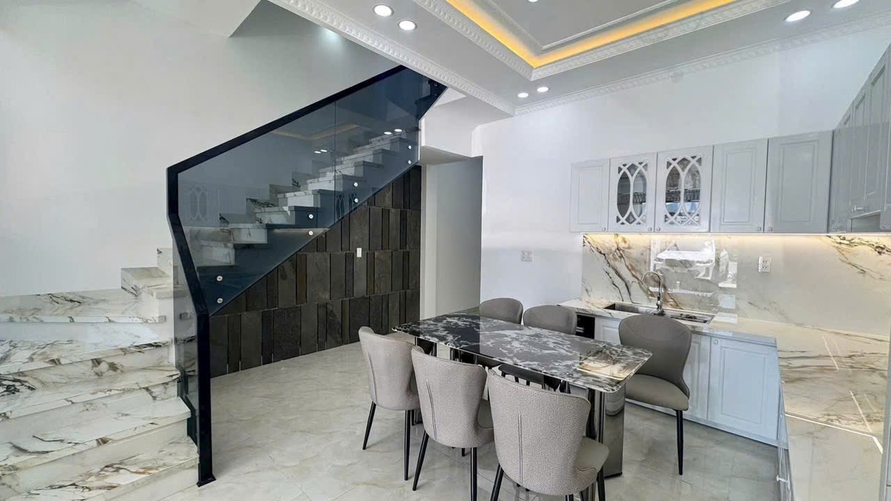 Bán nhà Diên Phú 1 trệt 1 lầu đúc mái ngói thật mặt đường nhựa Hương Lộ 45 12