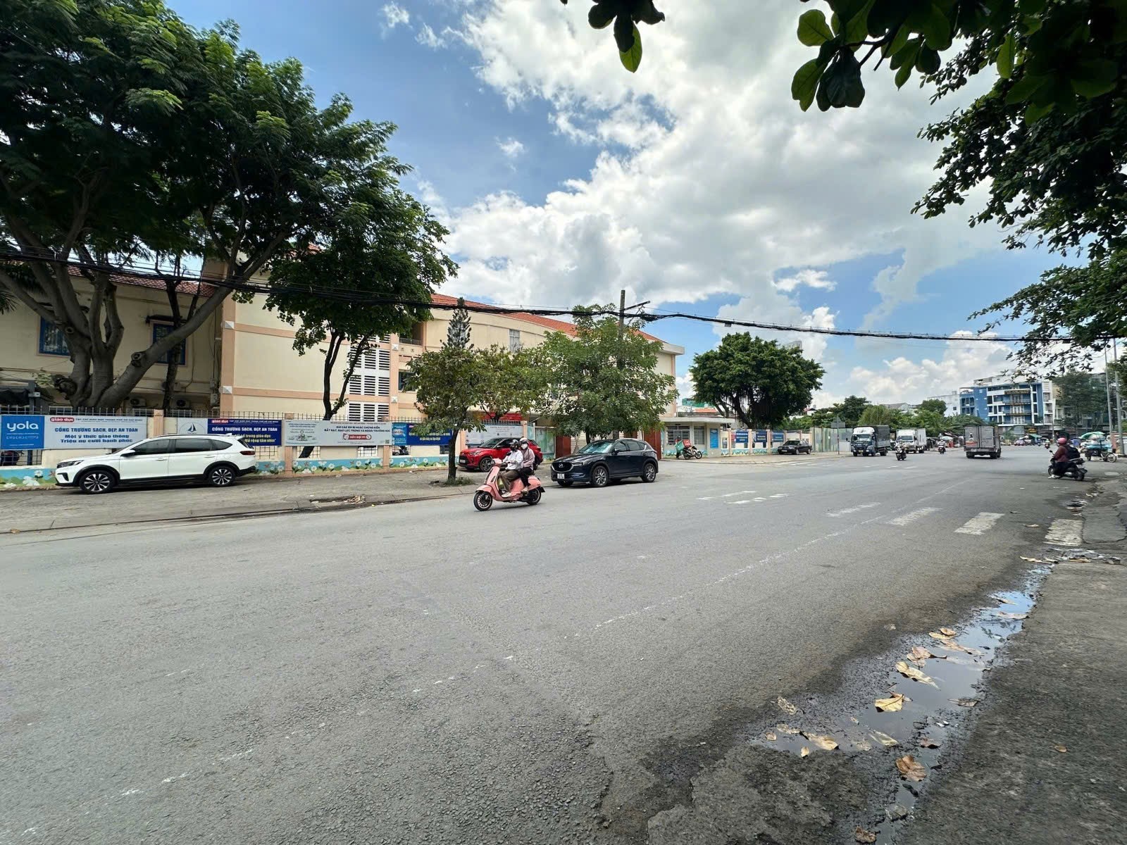 ĐỊNH CƯ BÁN GẤP - NHÀ 5 TẦNG VIEW CÔNG VIÊN - NGAY NGUYỄN GIA TRÍ (D2) BÌNH THẠNH 11