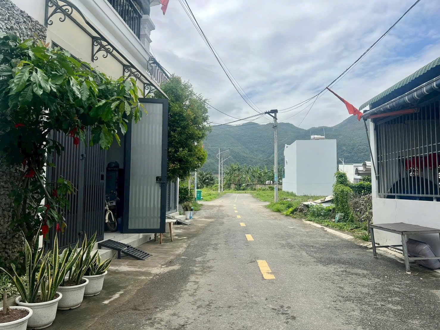 Bán đất Diên An giá rẻ full thổ cư mặt tiền đường nhựa - dân cư đông toàn nhà lầu 6