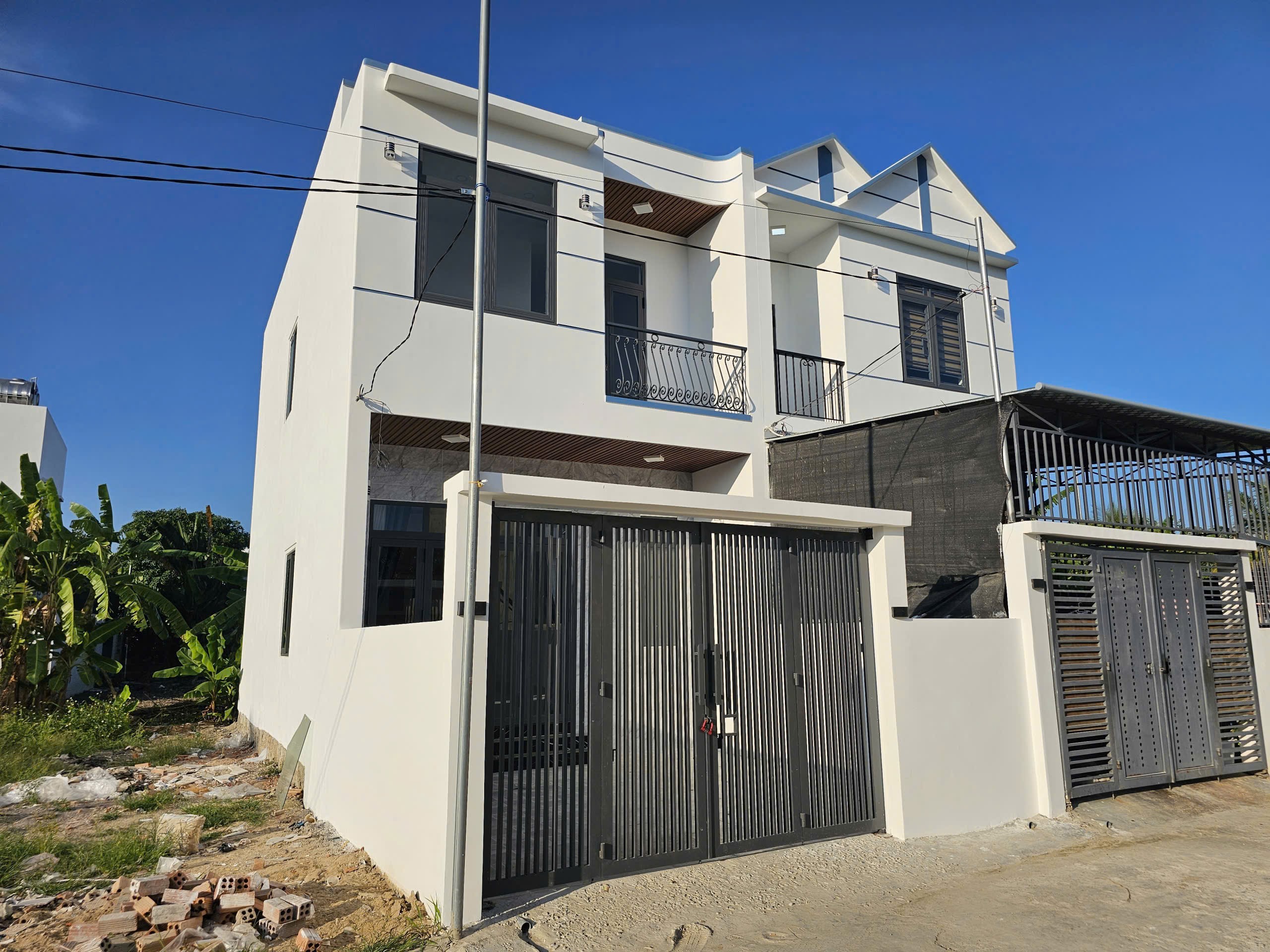 Bán nhà Diên Toàn 2 tầng mới xây ngay phía sau lưng bến xe liên tỉnh phía Nam Nha Trang