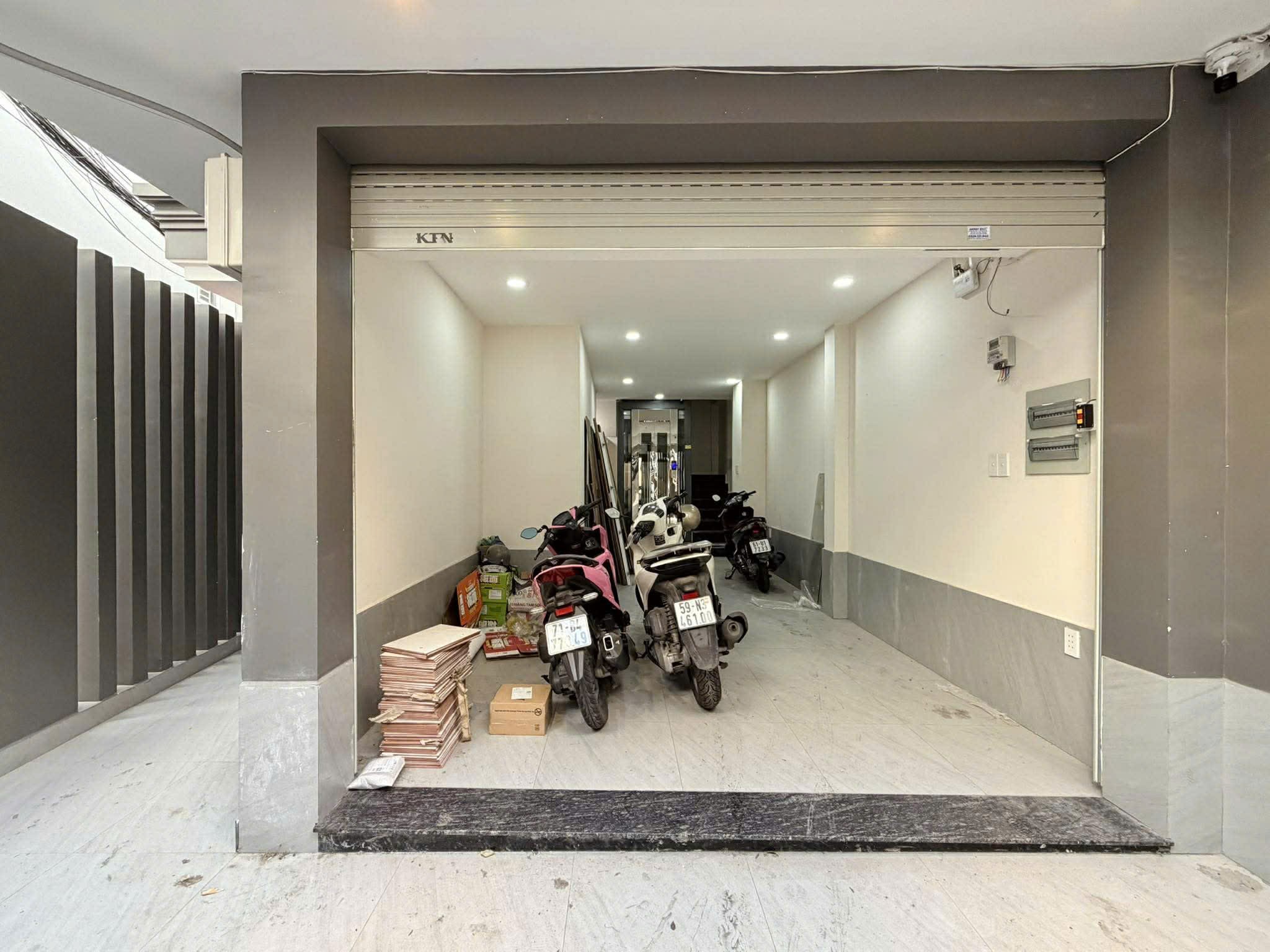 CHDV 5 TẦNG THANG MÁY - LÔ GÓC HUỲNH VĂN BÁNH 70m2 - 18 TỶ 15