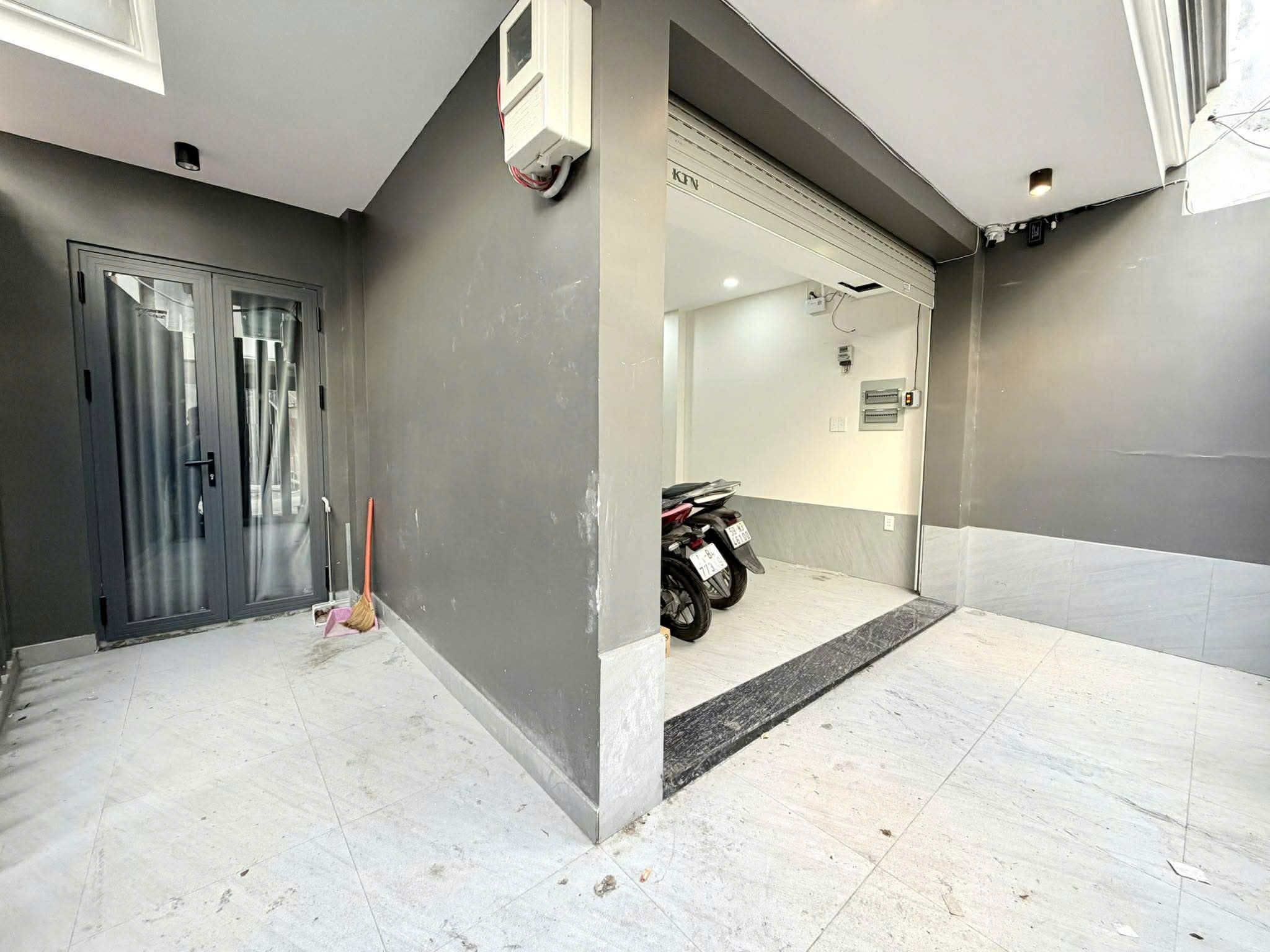 CHDV 5 TẦNG THANG MÁY - LÔ GÓC HUỲNH VĂN BÁNH 70m2 - 18 TỶ 13