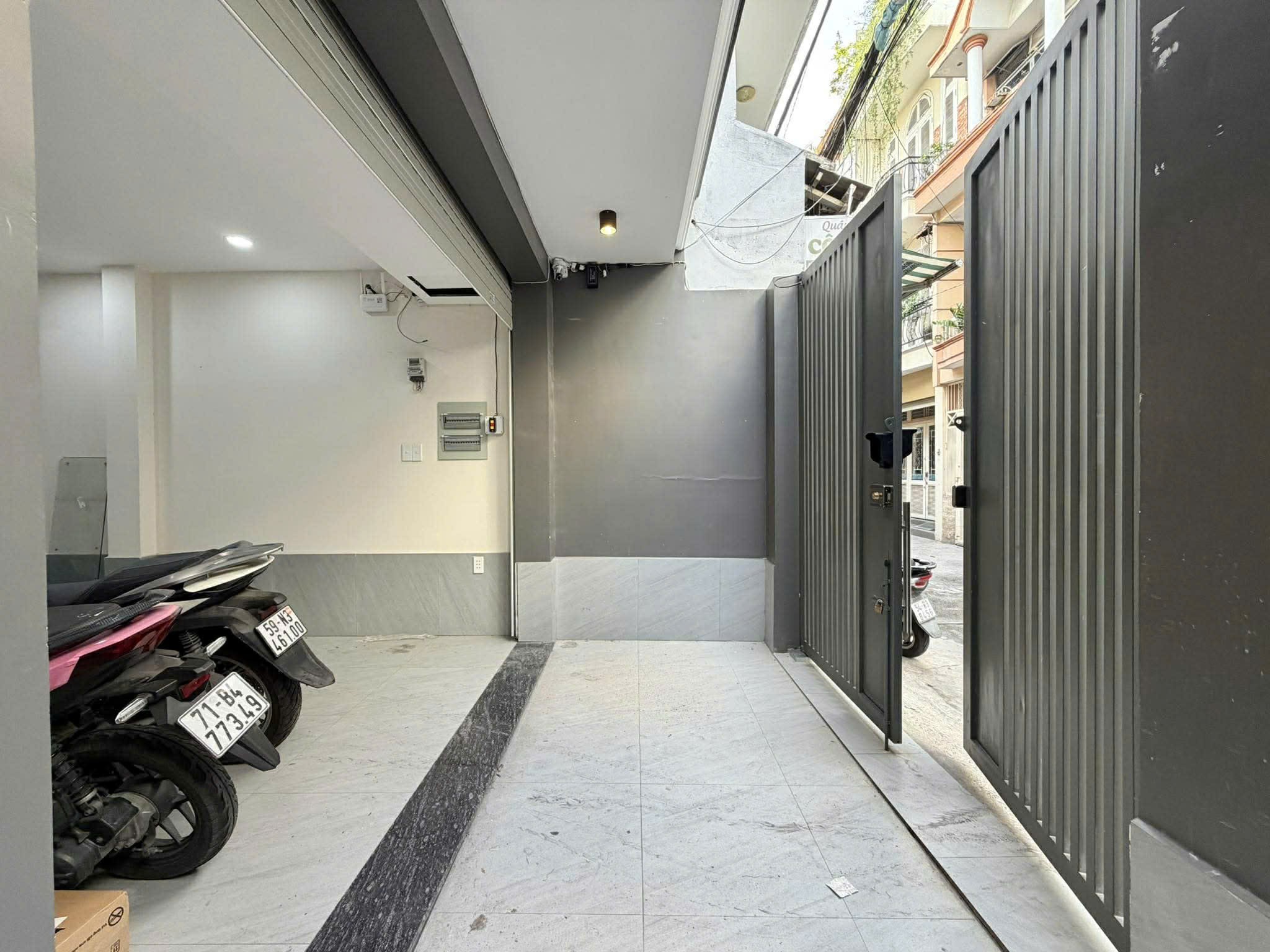 CHDV 5 TẦNG THANG MÁY - LÔ GÓC HUỲNH VĂN BÁNH 70m2 - 18 TỶ 14