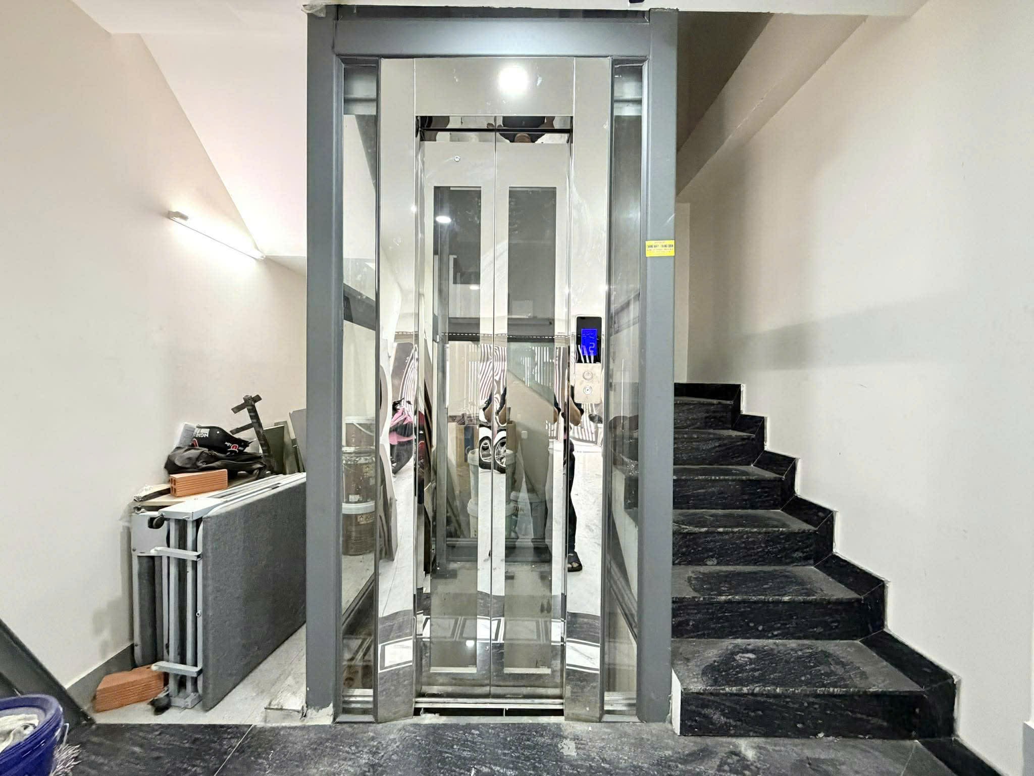 CHDV 5 TẦNG THANG MÁY - LÔ GÓC HUỲNH VĂN BÁNH 70m2 - 18 TỶ 12