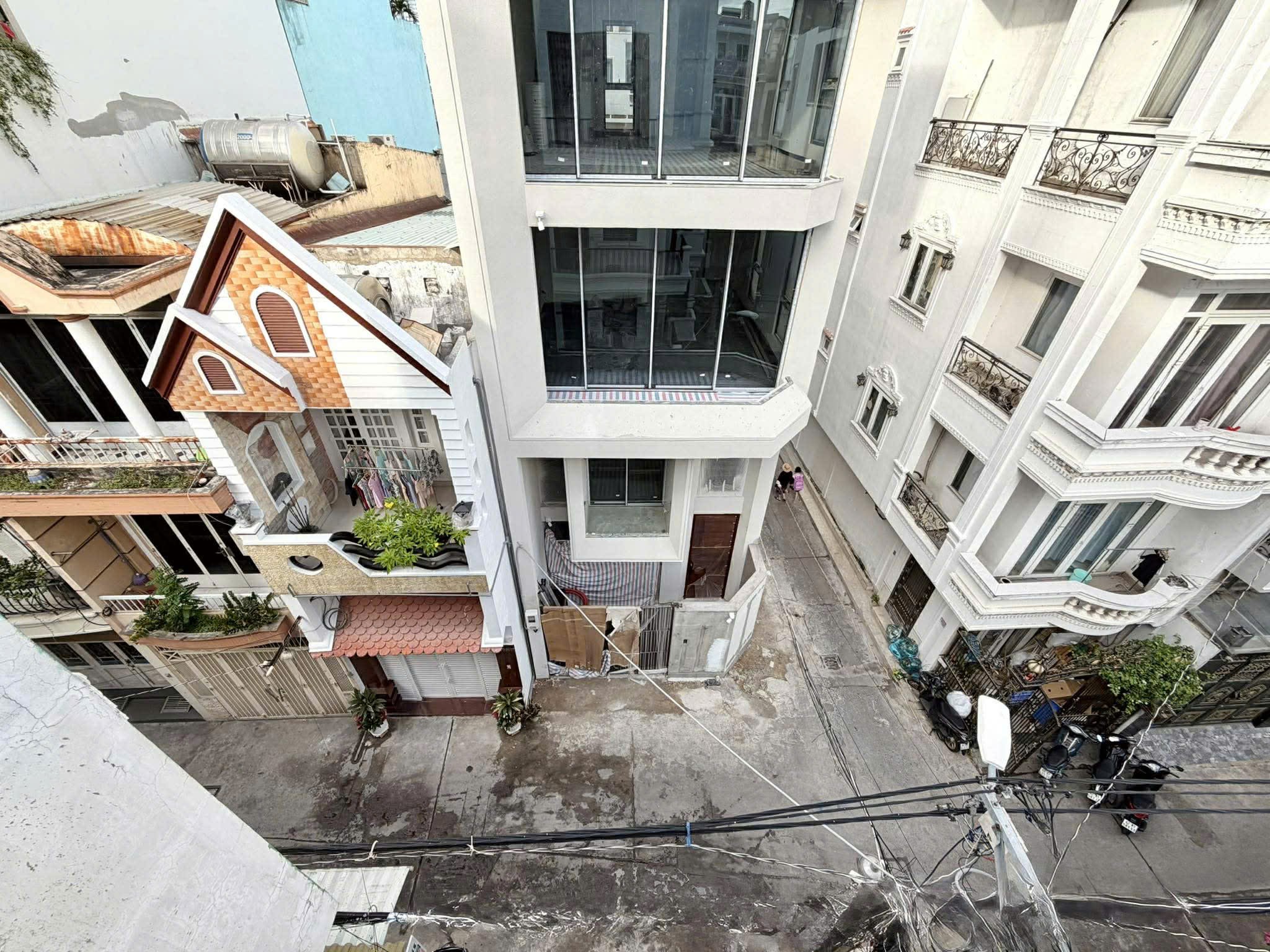 CHDV 5 TẦNG THANG MÁY - LÔ GÓC HUỲNH VĂN BÁNH 70m2 - 18 TỶ 6