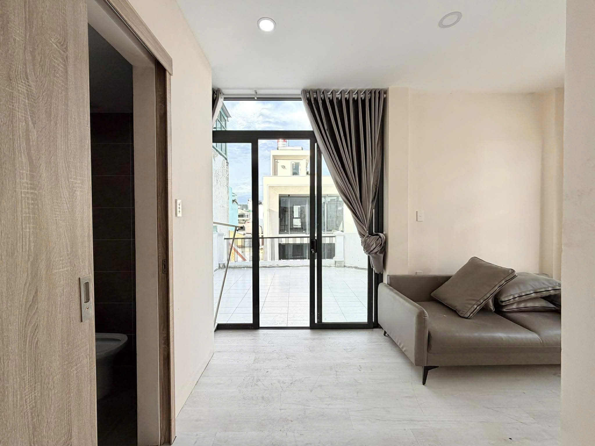 CHDV 5 TẦNG THANG MÁY - LÔ GÓC HUỲNH VĂN BÁNH 70m2 - 18 TỶ 4