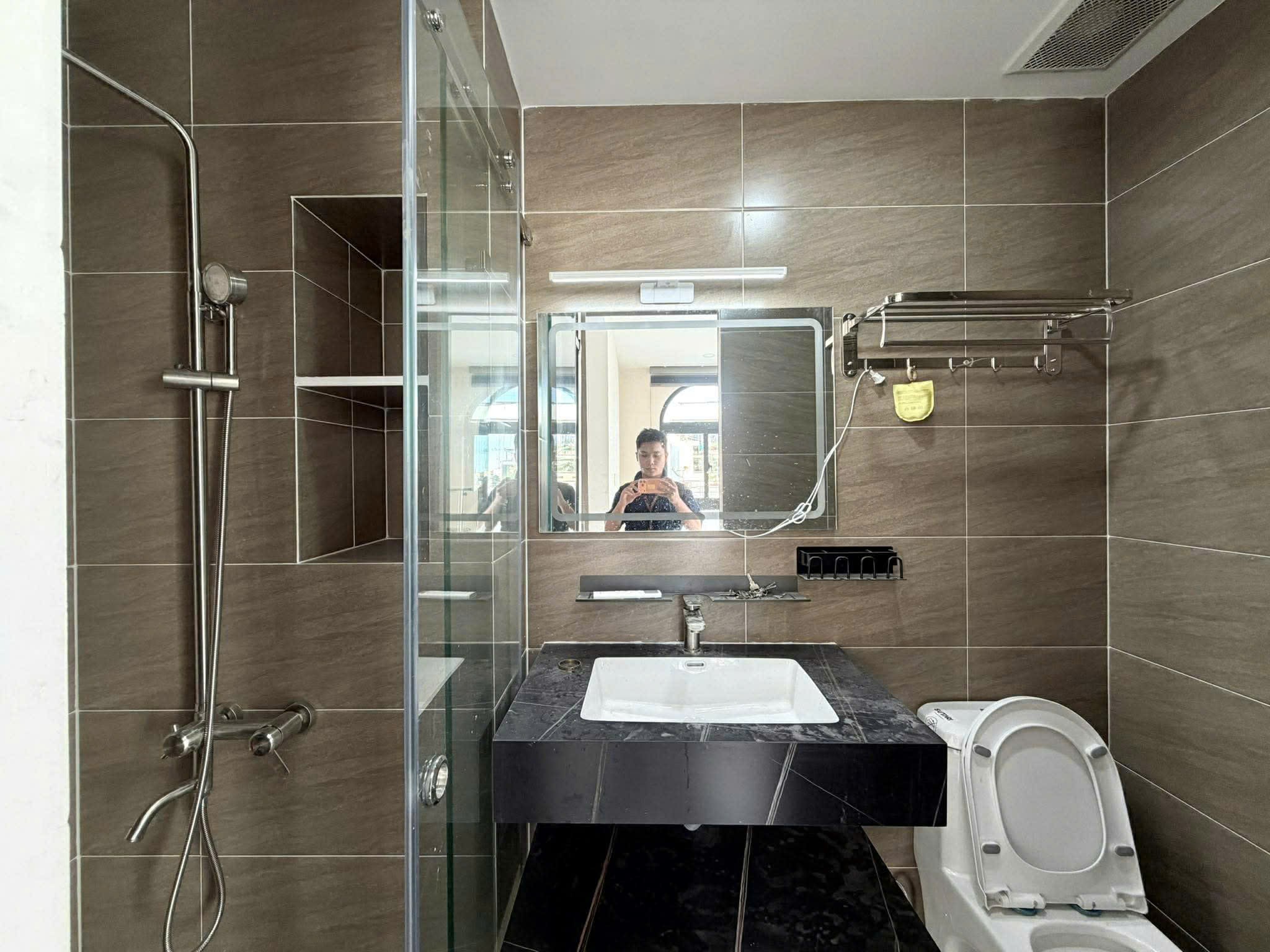 CHDV 5 TẦNG THANG MÁY - LÔ GÓC HUỲNH VĂN BÁNH 70m2 - 18 TỶ 3