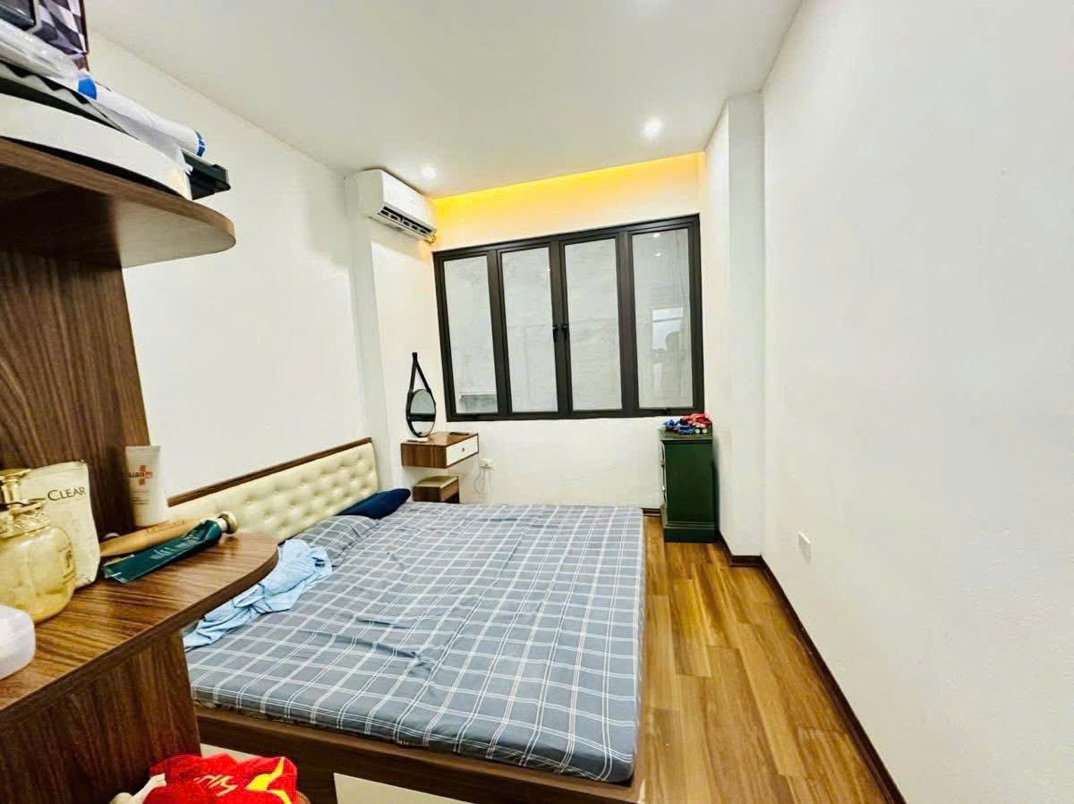 Cho thuê nhà ngõ 445 Nguyễn Khang Cầu Giấy 30M X 4T ĐẸP giá 12 triệu 4