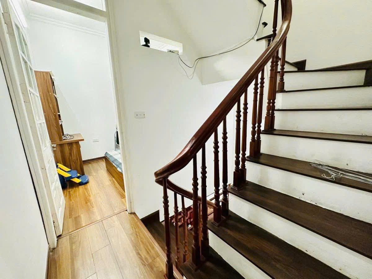 Cho thuê nhà ngõ 445 Nguyễn Khang Cầu Giấy 30M X 4T ĐẸP giá 12 triệu 5