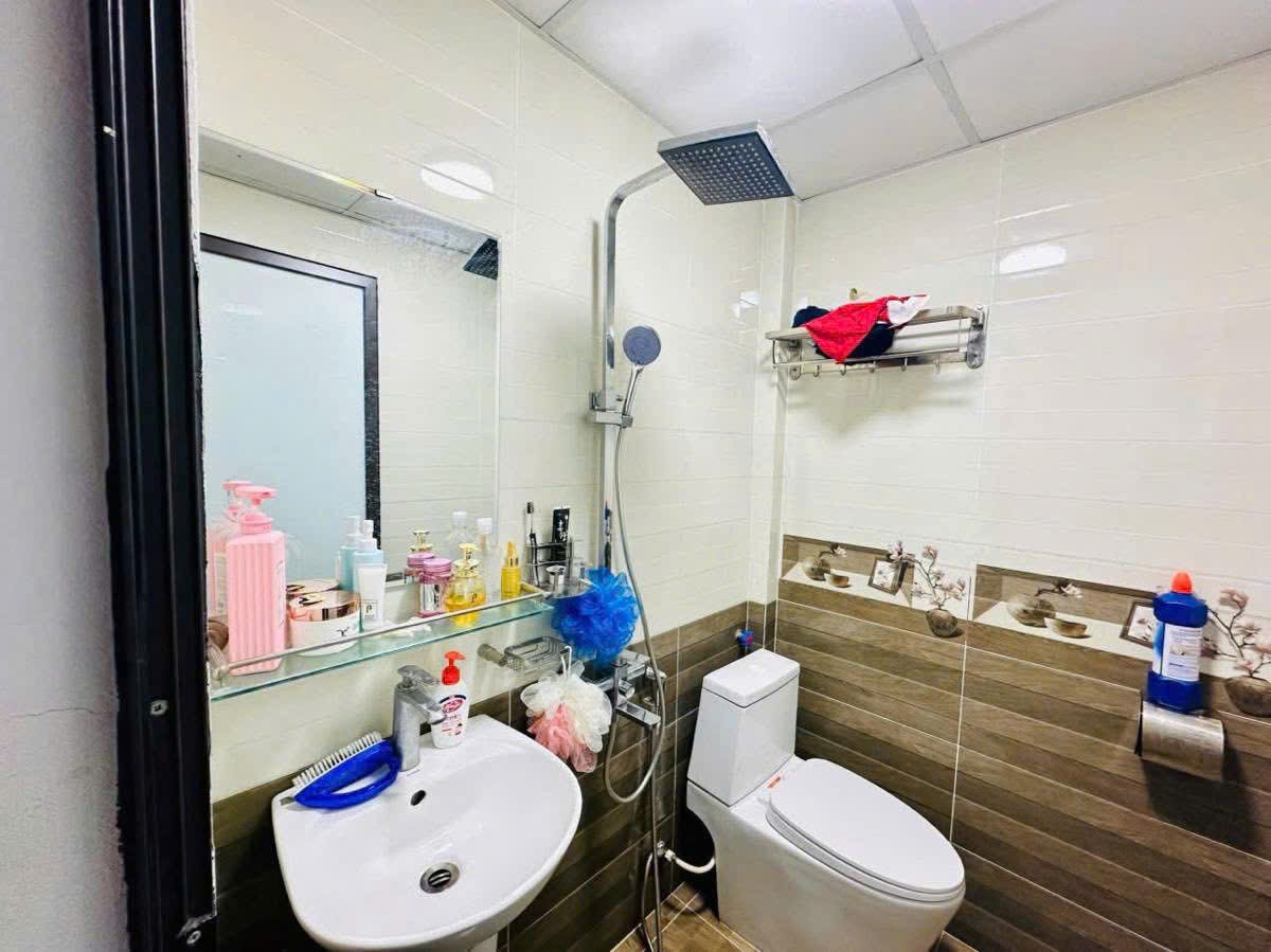 Cho thuê nhà ngõ 445 Nguyễn Khang Cầu Giấy 30M X 4T ĐẸP giá 12 triệu 2