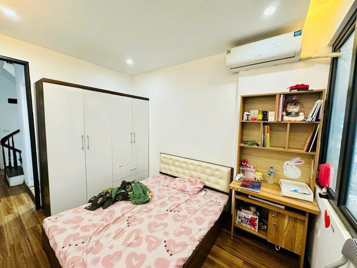 Cho thuê nhà riêng ngõ 445 Nguyễn Khang, Cầu Giấy 30m X 4T ĐẸP giá 12 triệu 2