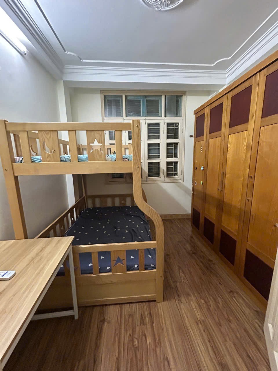 Cho thuê nhà đẹp Nguyễn Phúc Lai, Đống Đa 25m x 5T giá 10 triệu Ở NHÓM 3