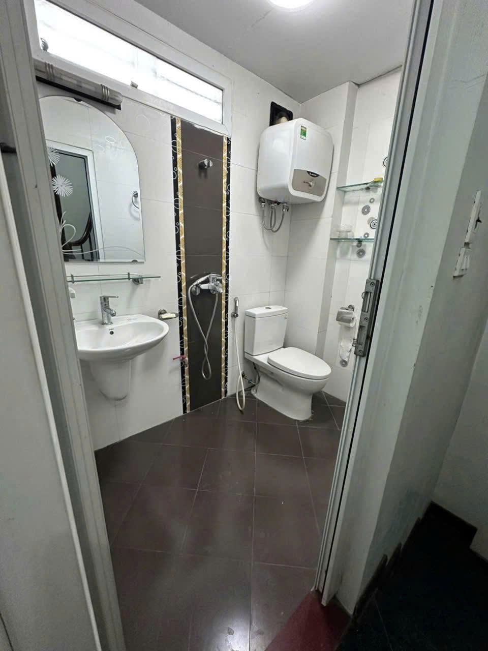 Cho thuê nhà đường Nguyễn Phong Sắc, Phường Nghĩa Tân, Diện tích 32m², Giá Thương lượng 3