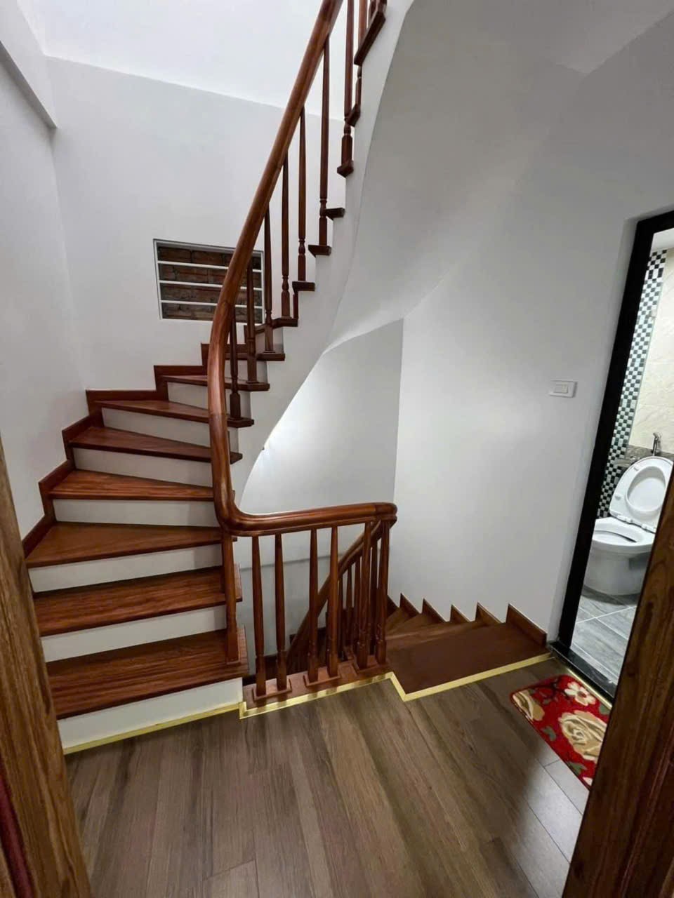 Cho thuê nhà ngõ 43 Trung Kính Cầu Giấy MỚI ĐẸP  36m x 5T giá 16tr 3