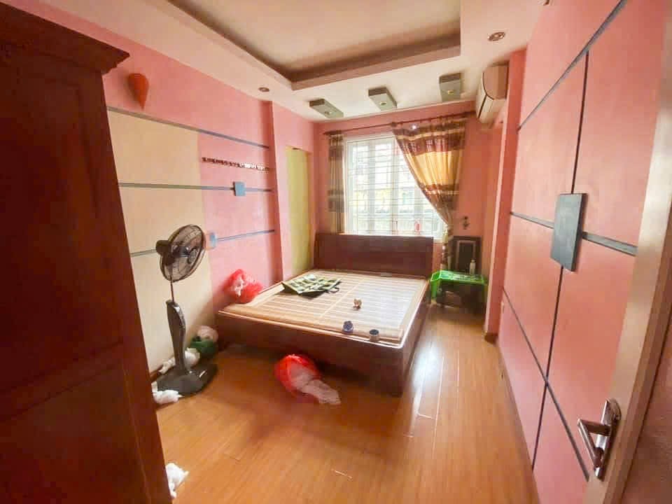 Cho thuê nhà riêng ngõ 130 Xuân Thủy, Cầu Giấy 25M X 6T giá 13 triệu
