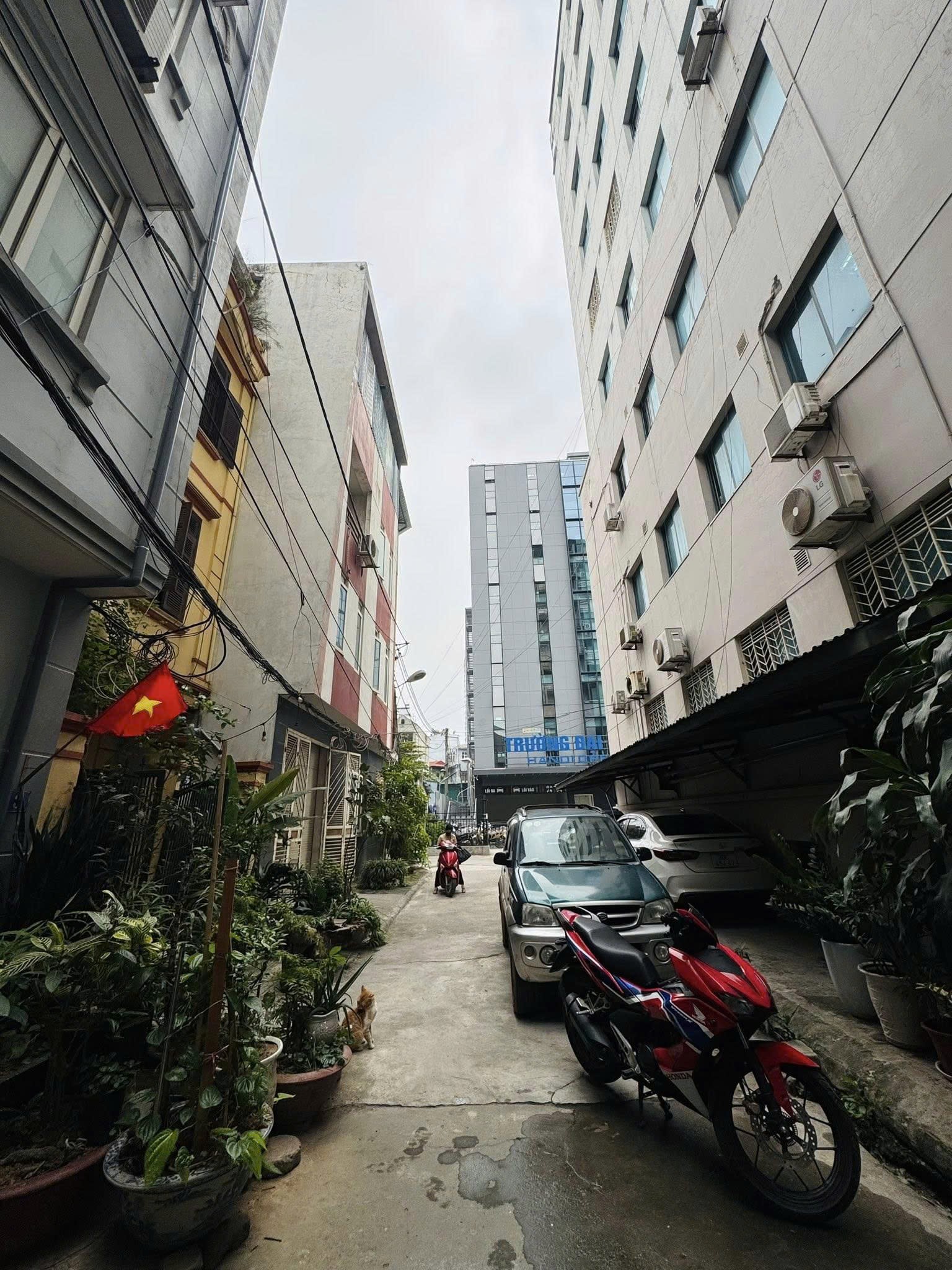 Cho thuê nhà ngõ Ô TÔ 61 Lạc Trung, Hai Bà Trưng 50M X 4T giá 15 triệu