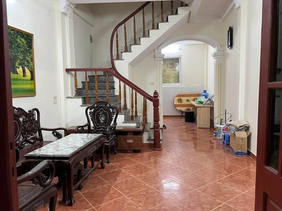 Cho thuê nhà ngõ 5 Hoàng Quốc Việt, Cầu Giấy 42M X 3T giá 12 triệu