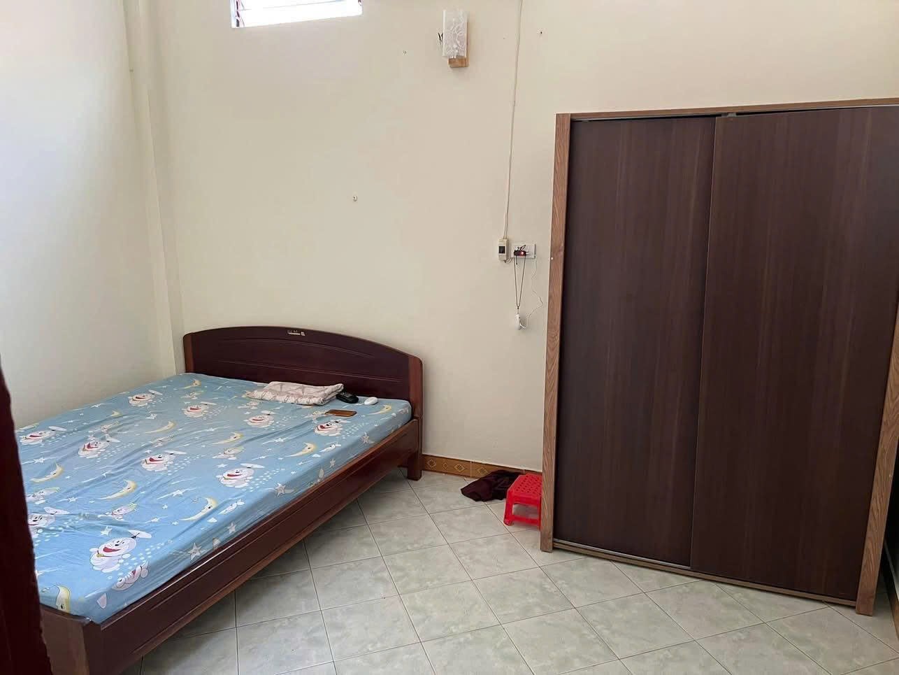 Cho thuê nhà ngõ 5 Hoàng Quốc Việt, Cầu Giấy 42M X 3T giá 12 triệu 4