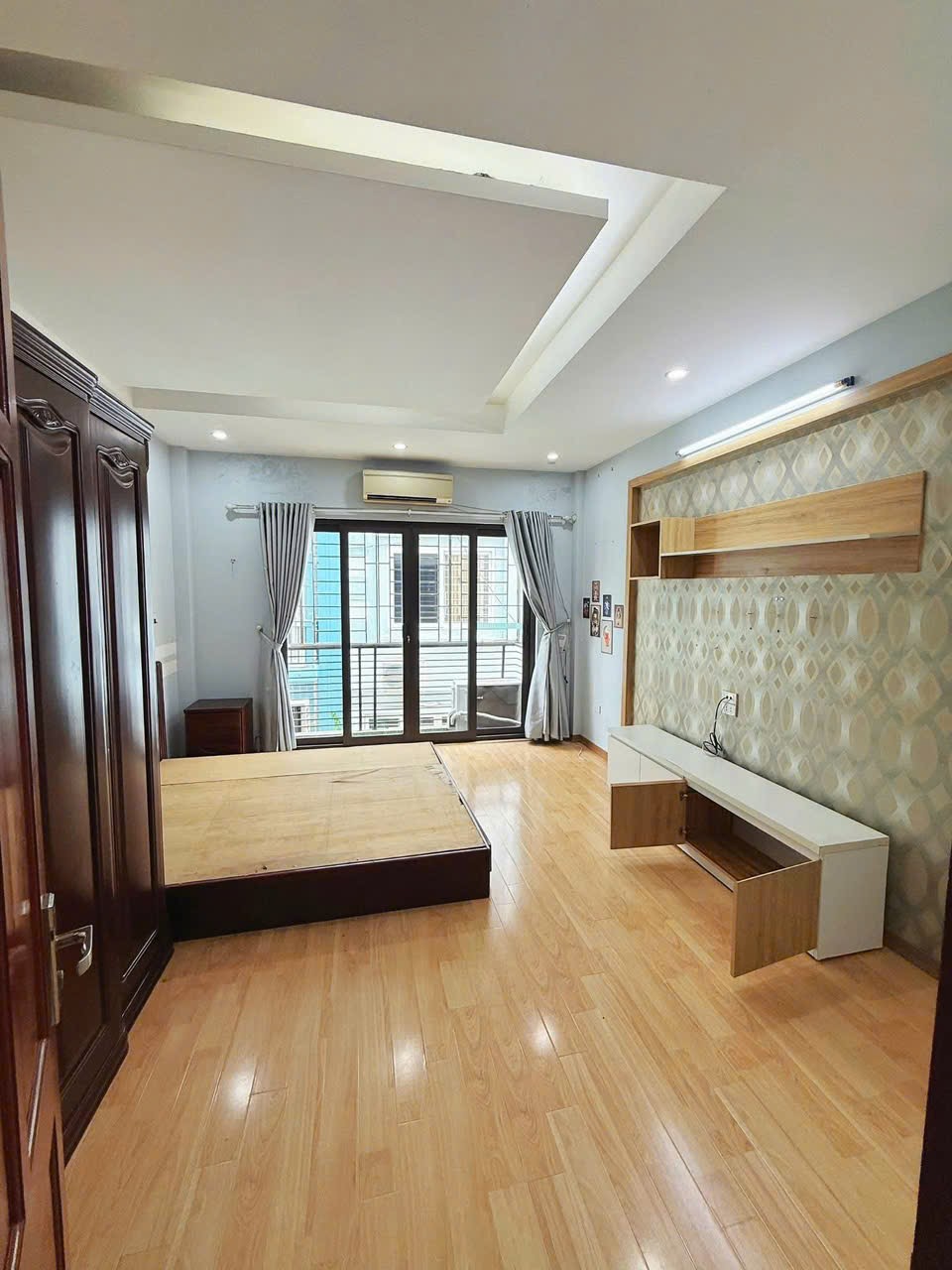 Cho thuê nhà LÔ GÓC - MP - KD Trương Công Giai, Cầu Giấy 35m X 5T giá 30 triệu 2