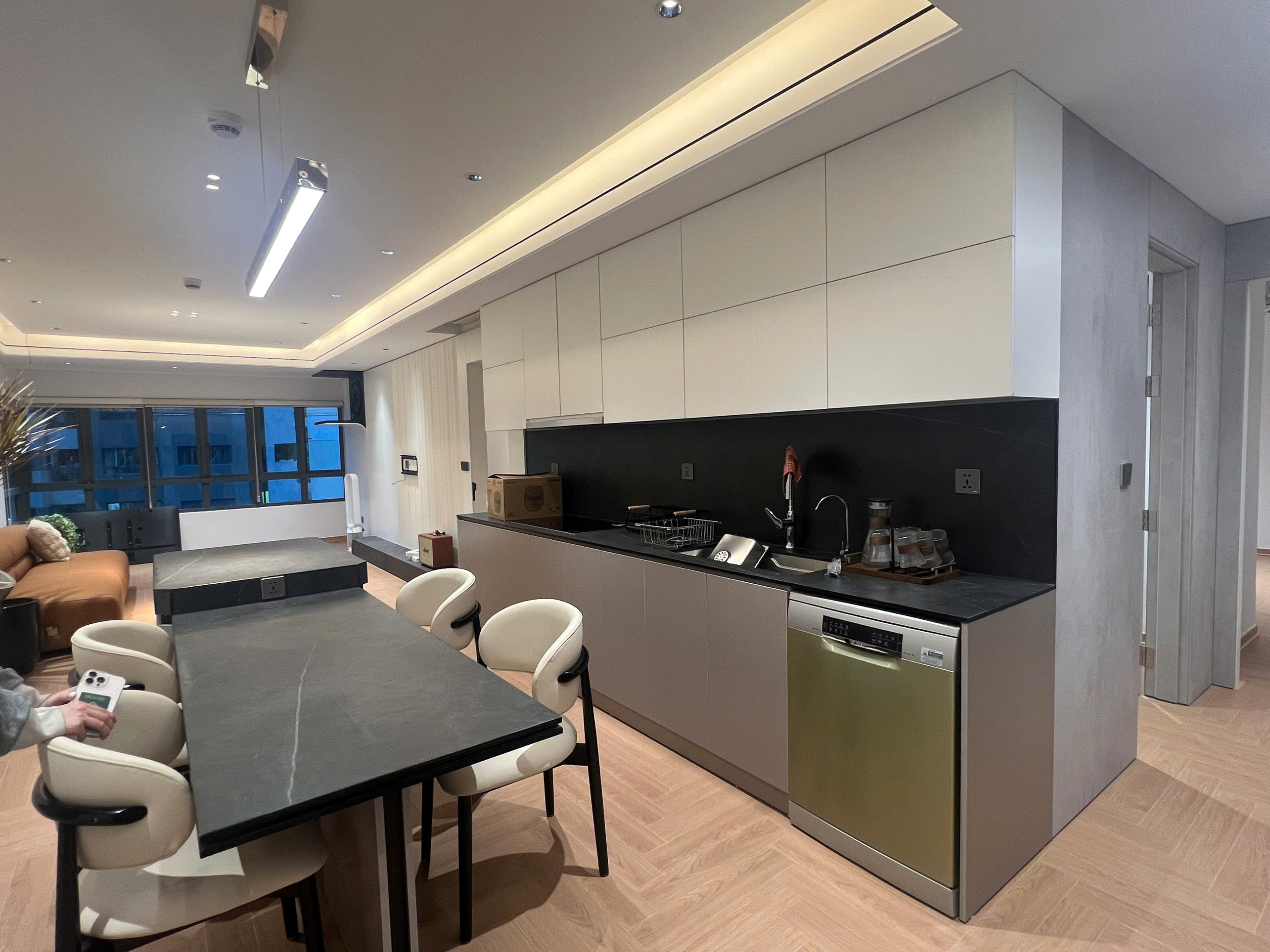 BÁN GẤP CĂN HỘ Mulberry Lane 114m2 - 3PN, full đồ giá 8.x tỷ