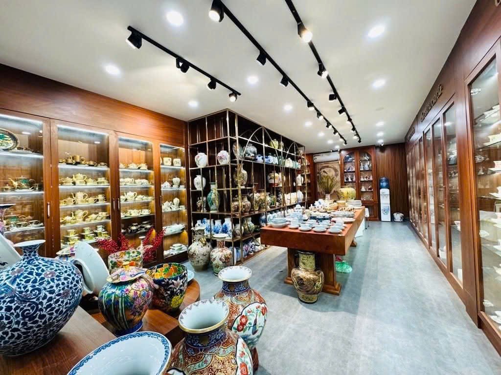 Ngộp bank bán Gấp nhà mặt phố Ngô Gia Tự sầm uất gần phố Nguyễn Văn Cừ 180m2 chỉ 3x tỷ. 3