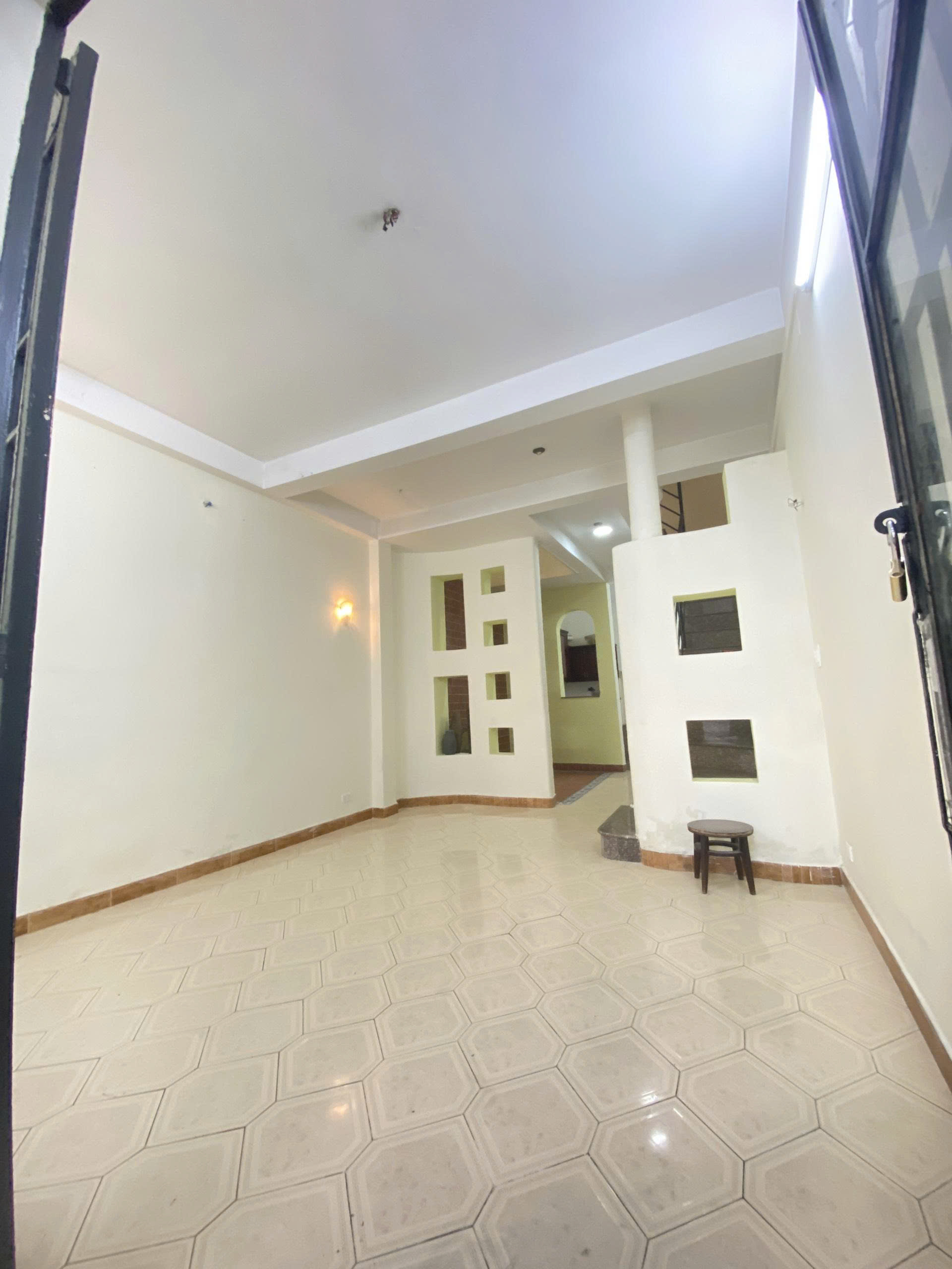 CHO THUÊ NHÀ HẺM XE TẢI ĐƯỜNG SỐ 17 LIỀN KỀ GIGAMALL GIÁ 14TR TRỆT 1 LẦU 2